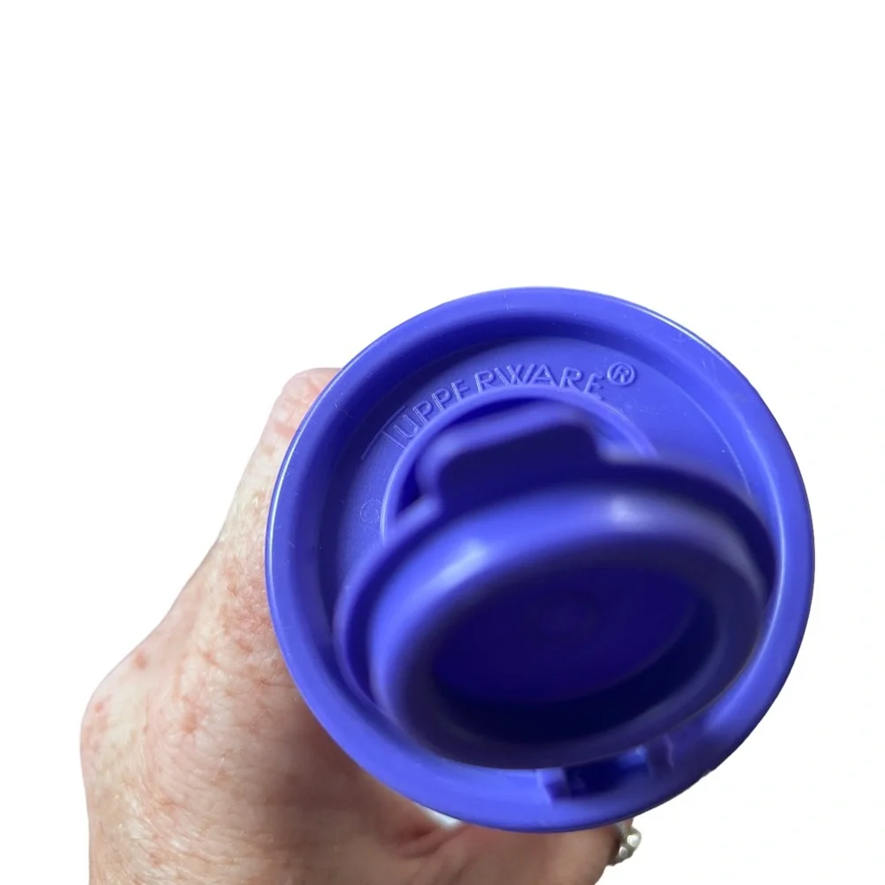 Tupperware 6" Hourglass Salt and Pepper Shakers - Picture 4 of 5